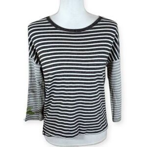 OLD NAVY BLACK & GRAY STRIPE T-SHIRT 3 1/4 Sleeve SZ.XS EUC.  GORGEOUS T-SHIRT I